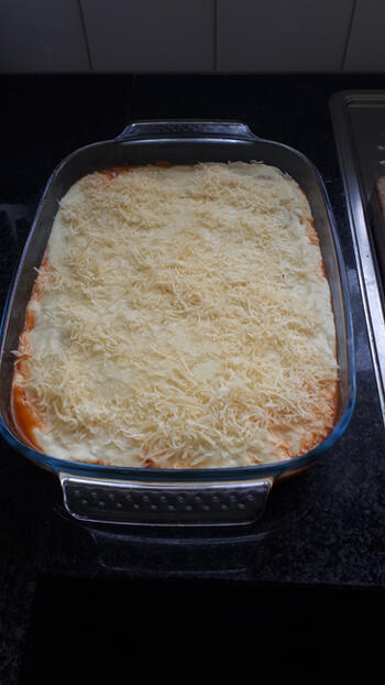 Cannelloni met gehakt, tomaten- en kaassaus 3