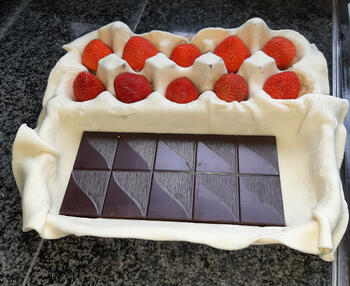 Bladerdeeg met aardbeien en chocolade 5