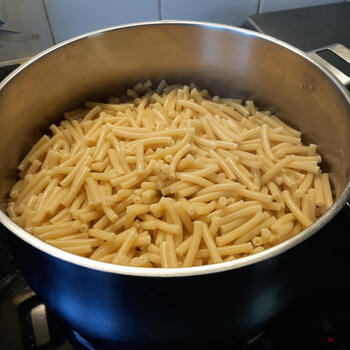 Macaroni met kipfilet, mascarpone, rode pesto en groentjes 5