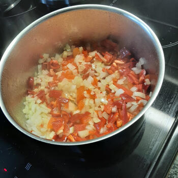 Pasta met saus van kikkererwten, tomaat en paprika 4