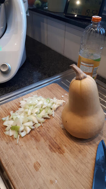 Pasta met pompoen-kaassaus en kalkoenblokjes 3