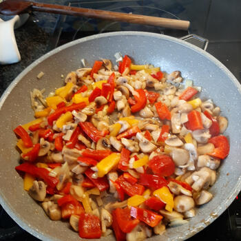 Stroganoffsaus met kipschnitzel en witloofsla 3