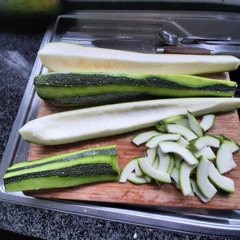 Vegetarische ovenschotel met courgettes en tomatensaus 3