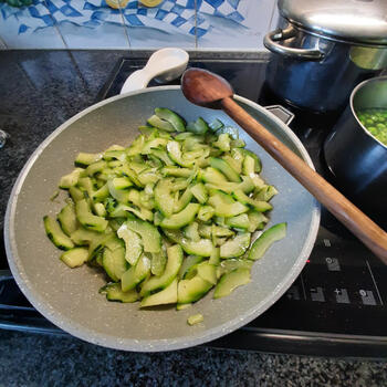 Vegetarische ovenschotel met courgettes en tomatensaus 5